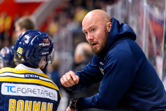 Södertäljes Nicklas Grossmann på bänken