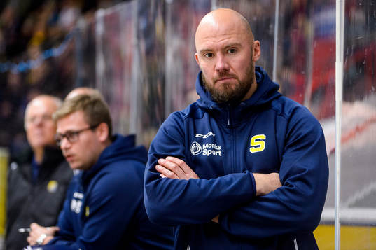 Södertäljes Nicklas Grossmann i båset