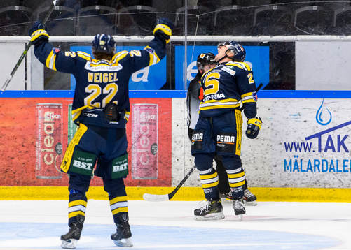Södertäljes Jonas Liwing jublar