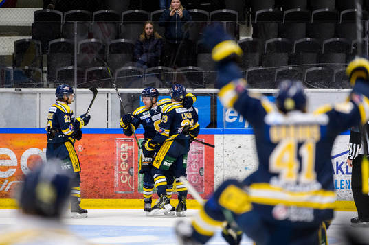 Södertäljes Jonas Liwing jublar