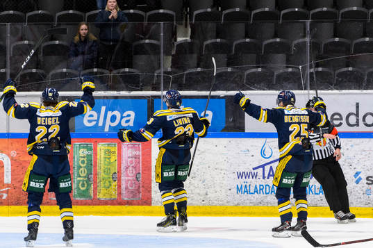 Södertäljes Jonas Liwing jublar