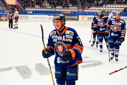 Växjös Tuomas Kiiskinen jublar