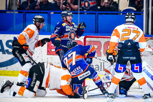 Växjös Tuomas Kiiskinen jublar