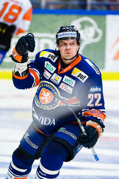 Växjös Janne Pesonen jublar