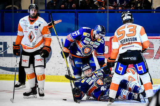 Växjös Tuomas Kiiskinen och Martin Lundberg jublar
