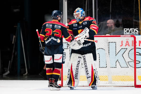 Djurgårdens Linus Hultström och målvakt Joacim Eriksson