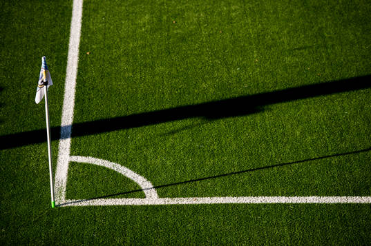 En hörnflagga i höstsolen på Jämtkraft Arena