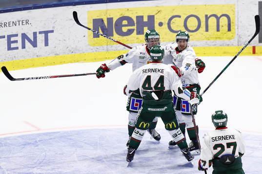Frölundas Adam Almquist jublar med Rasmus Dahlin och