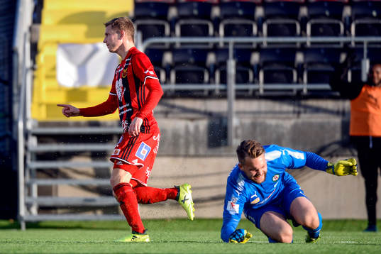 Östersunds Johan Bertilsson jublar