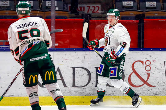 Frölundas Carl Grundström jublar