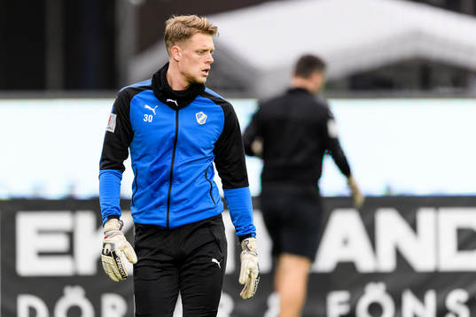 Halmstads målvakt Malkolm Nilsson före fotbollsmatchen i
