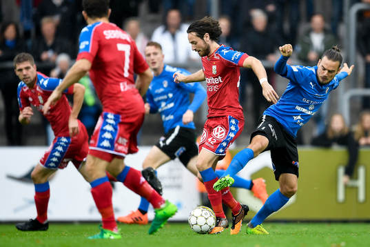 IFK Göteborgs Mikkel Diskerud och Halmstads Pontus Silfwer