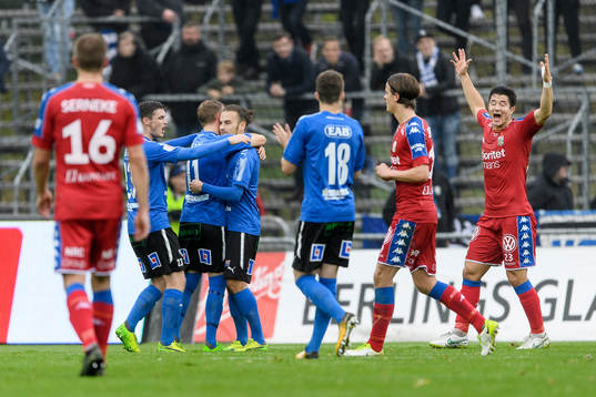 Halmstads Pontus Silfwer har gjort 1-0 på straff och