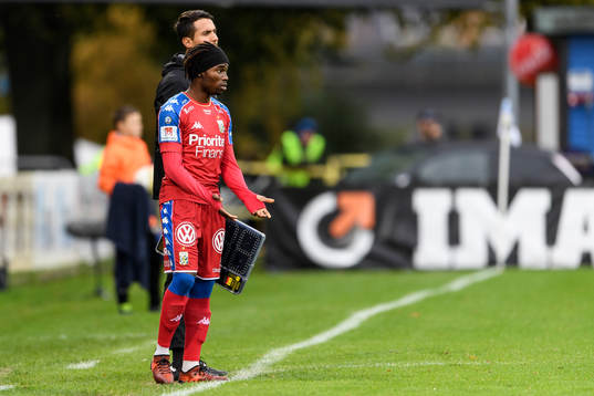 IFK Göteborgs Sam Adekugbe blir inbytt