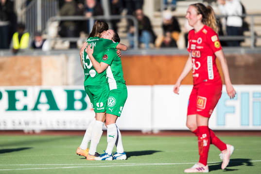 Hammarbys Alma Nygren jublar med Madeleine Tegström