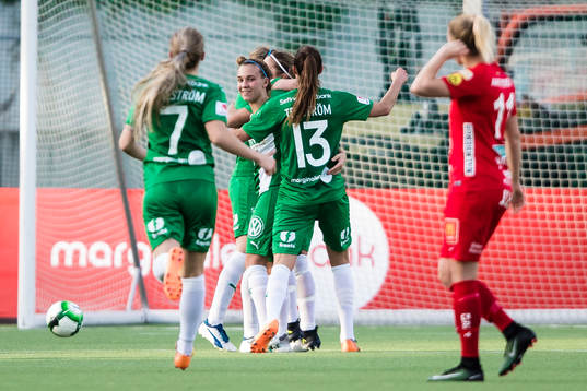 Hammarbys Julia Zigiotti Olme jublar