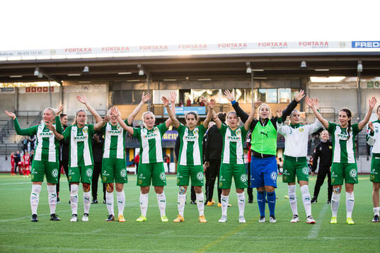 Hammarbys spelare jublar