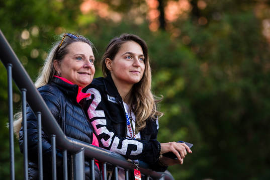 Hammarbys Elena Sadiku följer spelet