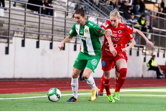 Hammarbys Madeleine Tegström och Örebros Hanna Elizabeth