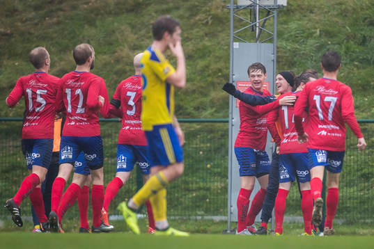 Tvååkers spelare jublar