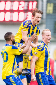 Eskilsminnes spelare jublar