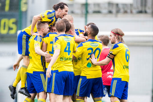 Eskilsminnes spelare jublar