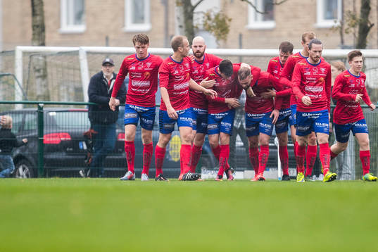 Tvååkers spelare jublar