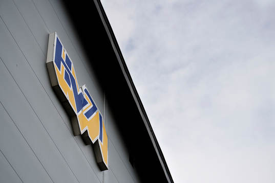 HV71s klubbmärke på arenan