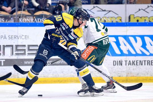 s Lawrence Pilut och Färjestads Rasmus Asplund