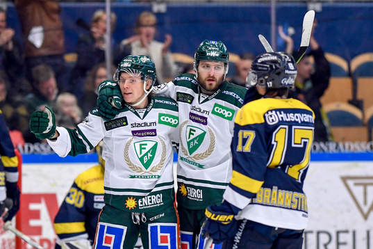 Färjestads Oskar Steen och Mikael Wikstrand jublar