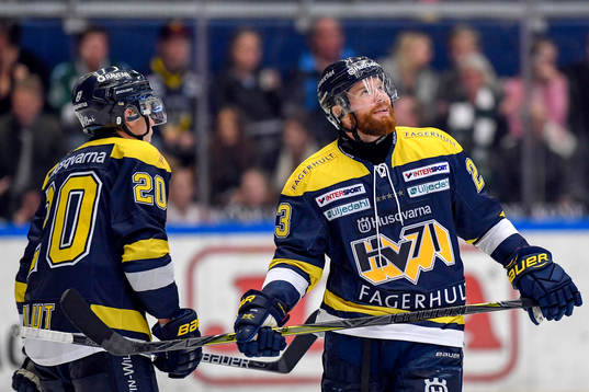 s Lawrence Pilut och Robin Figren deppar