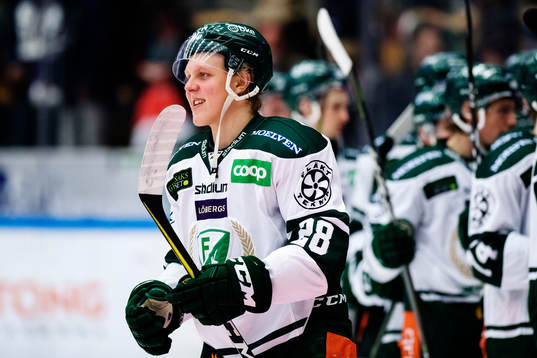 Färjestads Fabian Zetterlund jublar