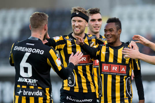 Häckens Nasiru Mohammed jublar ihop med Alexander