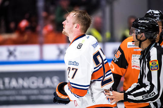 Växjös Martin Lundberg  deppar på väg mot utvisning