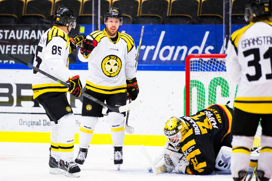 Brynäs Mikael Johansson (tv) och Kevin Clark jublar