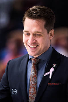 Växjös tränare Sam Hallam   jublar