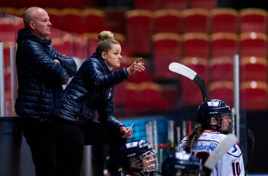 Linköpings tränare Madeleine Östling och assisterande