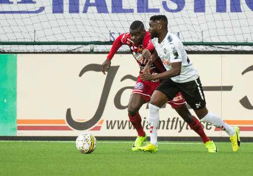 Östersunds Ken Sema och Östersunds Maic Sema i kamp om