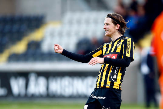 Häckens Erik Friberg jublar