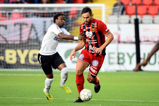 Örebros Kennedy Igboananike och Östersunds Sotirios