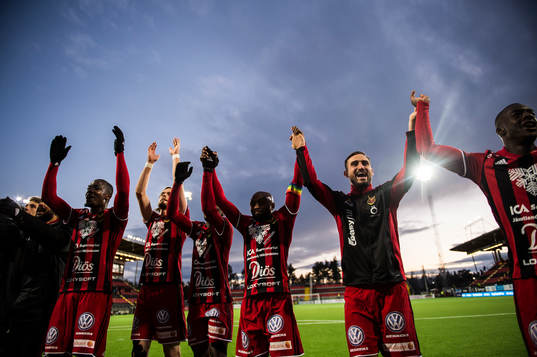 Östersund firar segern i fotbollsmatchen i Allsvenskan