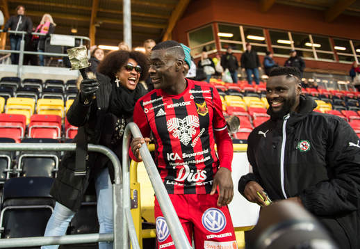 Östersunds Ken Sema och Örebros Maic Sema firar med