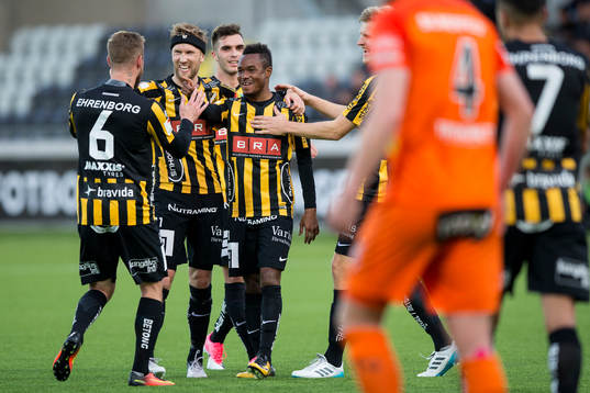 Häckens Nasiru Mohammed jublar ihop med Alexander