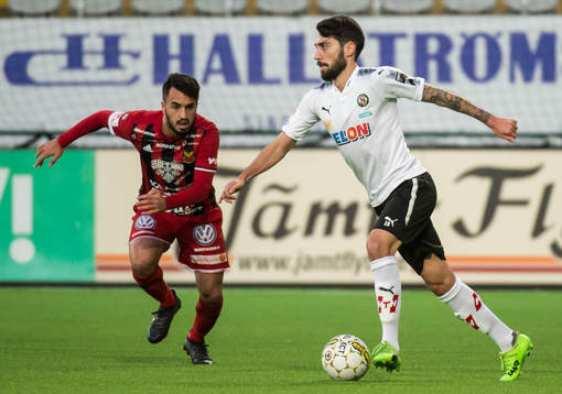 Östersunds Brwa Nouri och Örebros Sebastian Ring i kamp