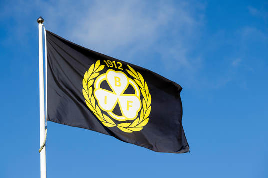 En flagga med Brynäs klubbmärke undanför Gavlerinken