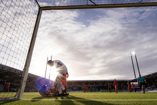 AFC Eskilstunas Målvakt Alireza Haghighi reagerar på