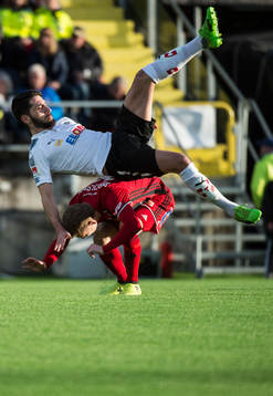 Örebros Nahir Besara och Östersunds Johan Bertilsson i