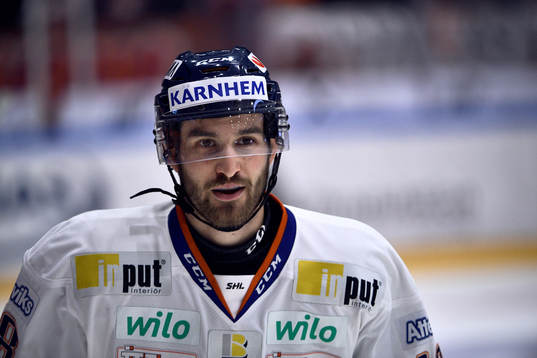 Växjös Andrew Calof jublar