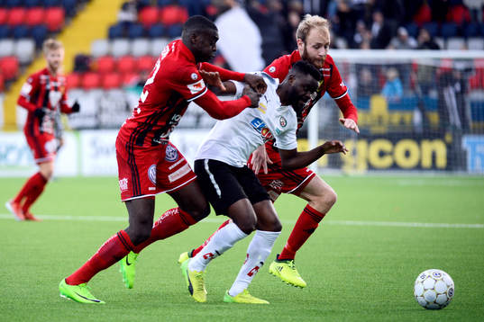 Östersunds Ken Sema och Curtis Edwards och Örebros Maic
