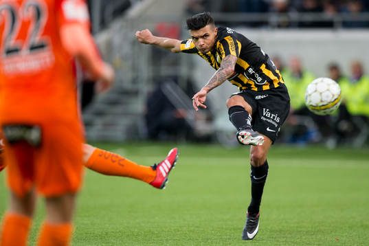 Häckens Ahmed Yasin skjuter ett skott